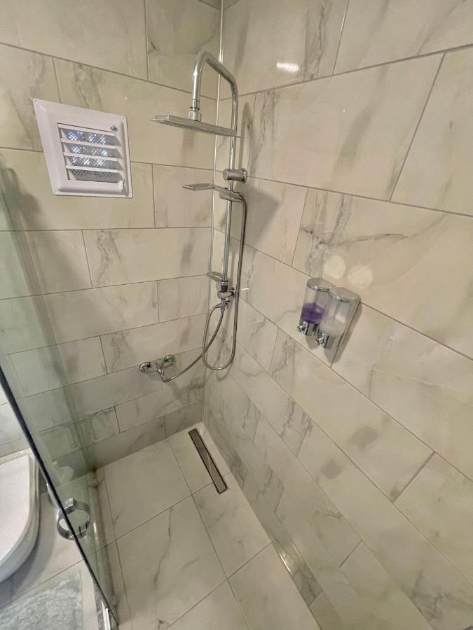 דלמן Airport Guest House מראה חיצוני תמונה