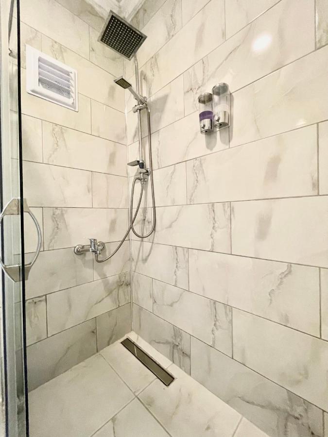 דלמן Airport Guest House מראה חיצוני תמונה